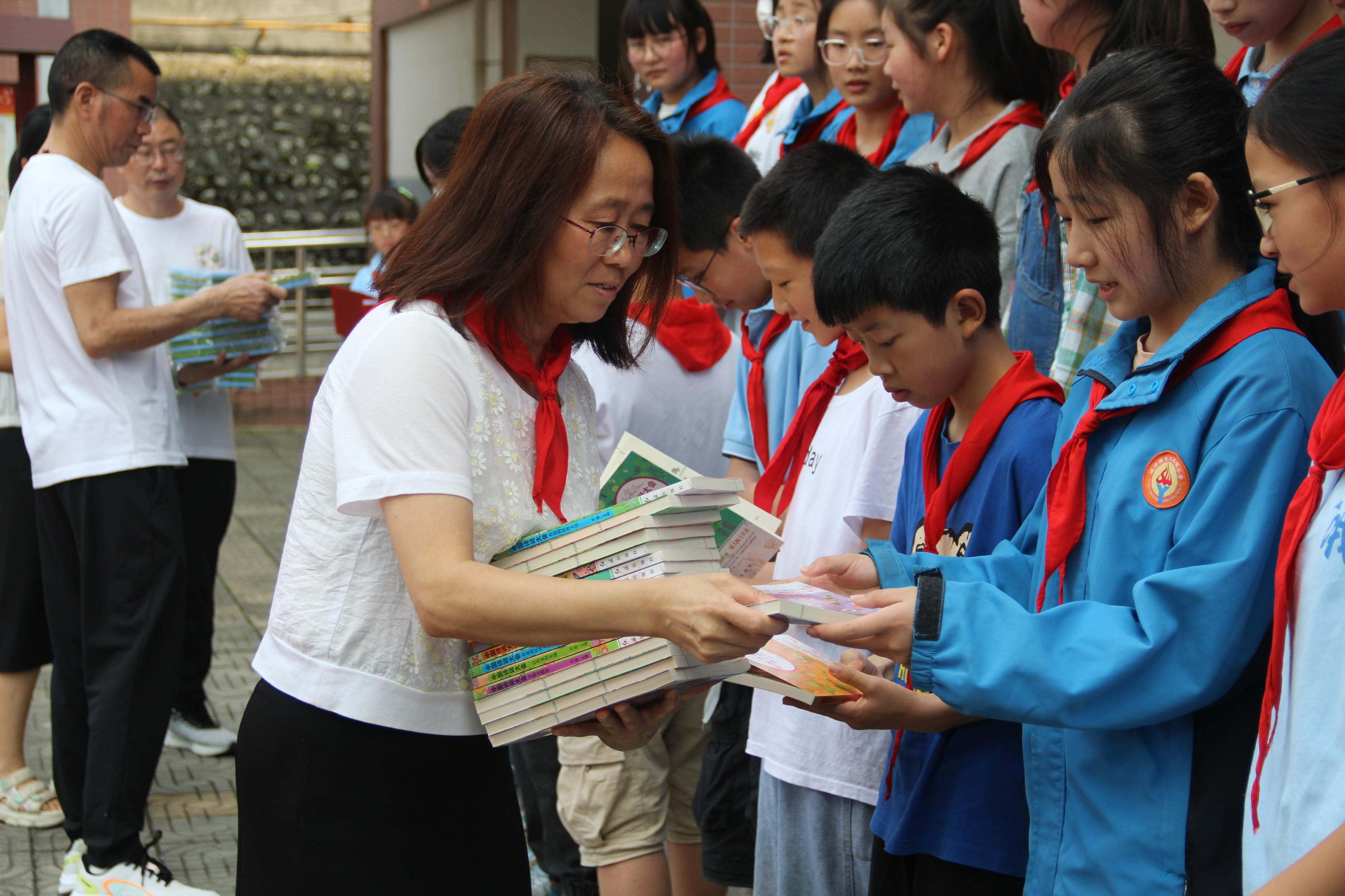 彭州市小学领导概览更新